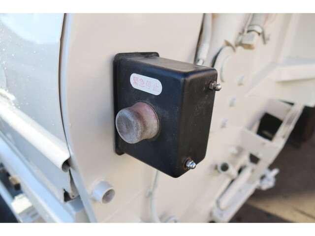 いすゞフォワードパッカー車（塵芥車）中型（4t）[写真10]