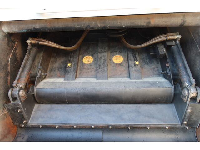 いすゞフォワードパッカー車（塵芥車）中型（4t）[写真13]