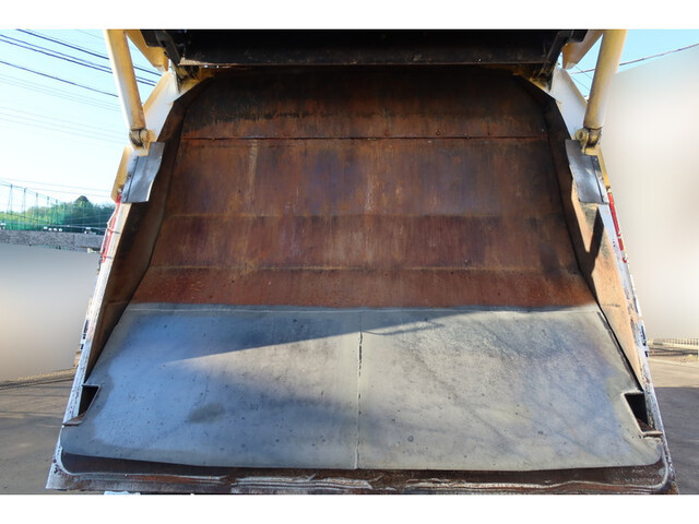 いすゞフォワードパッカー車（塵芥車）中型（4t）[写真17]