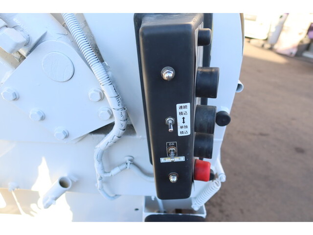 いすゞフォワードパッカー車（塵芥車）中型（4t）[写真08]