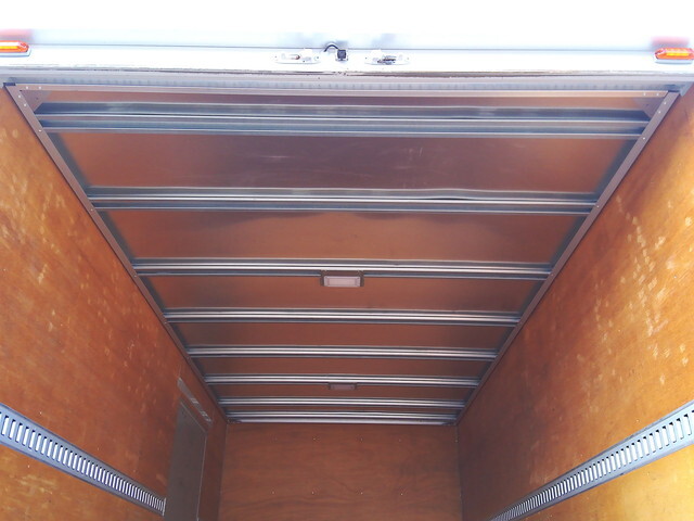 いすゞエルフアルミバン小型（2t・3t）[写真16]