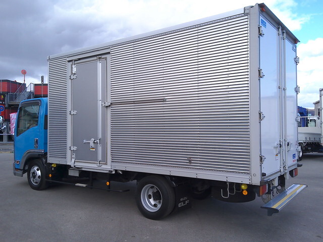 いすゞエルフアルミバン小型（2t・3t）[写真02]