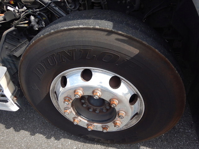 UDトラックスクオントレーラーヘッド（トラクターヘッド）大型（10t）[写真11]