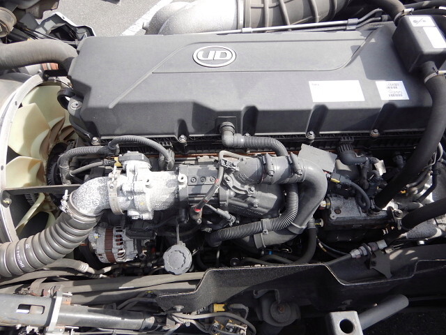 UDトラックスクオントレーラーヘッド（トラクターヘッド）大型（10t）[写真12]