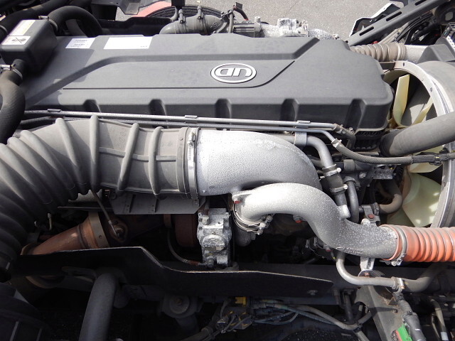 UDトラックスクオントレーラーヘッド（トラクターヘッド）大型（10t）[写真13]