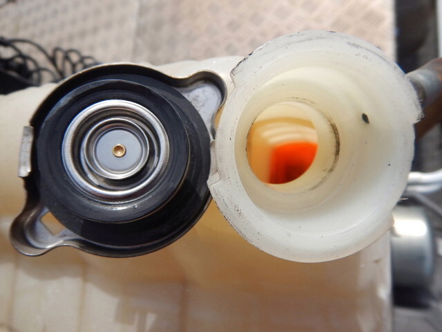 UDトラックスクオントレーラーヘッド（トラクターヘッド）大型（10t）[写真16]