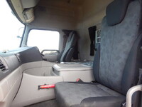 UDトラックスクオントレーラーヘッド（トラクターヘッド）大型（10t）[写真19]