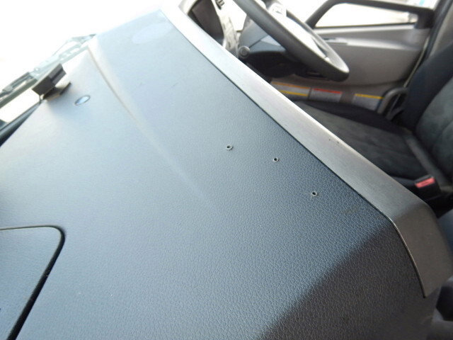 UDトラックスクオントレーラーヘッド（トラクターヘッド）大型（10t）[写真19]