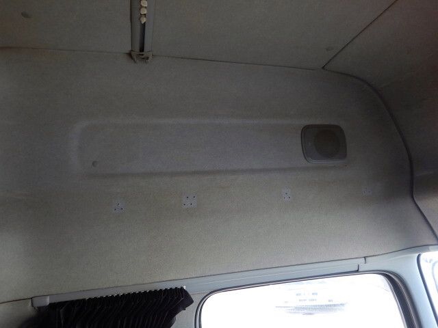 UDトラックスクオントレーラーヘッド（トラクターヘッド）大型（10t）[写真22]