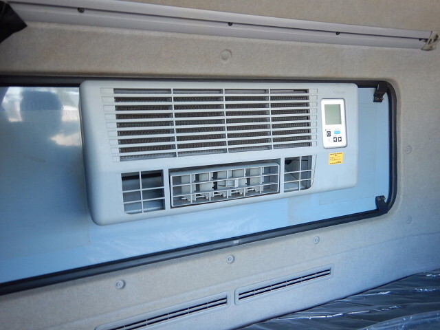 UDトラックスクオントレーラーヘッド（トラクターヘッド）大型（10t）[写真24]