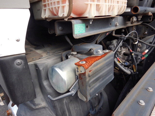 UDトラックスクオントレーラーヘッド（トラクターヘッド）大型（10t）[写真31]