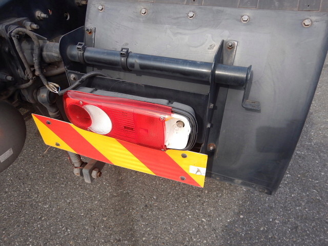 UDトラックスクオントレーラーヘッド（トラクターヘッド）大型（10t）[写真33]