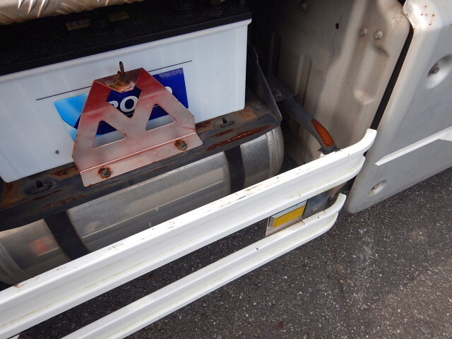 UDトラックスクオントレーラーヘッド（トラクターヘッド）大型（10t）[写真35]