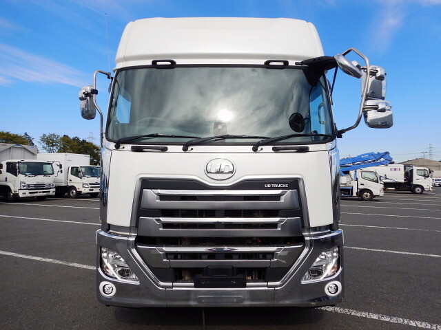 UDトラックスクオントレーラーヘッド（トラクターヘッド）大型（10t）[写真04]