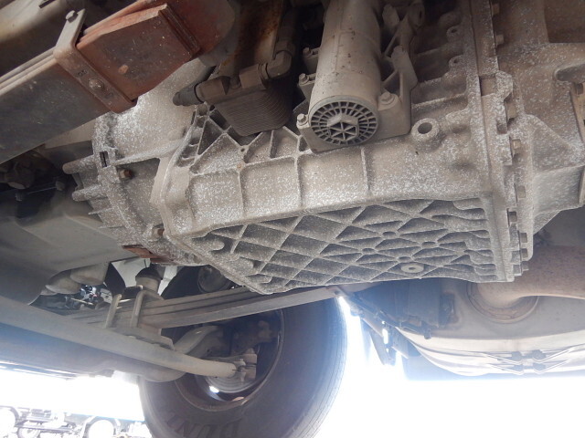 UDトラックスクオントレーラーヘッド（トラクターヘッド）大型（10t）[写真06]