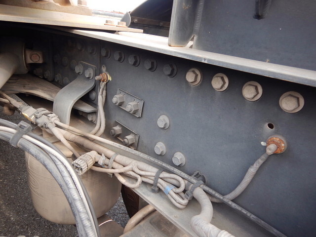 UDトラックスクオントレーラーヘッド（トラクターヘッド）大型（10t）[写真08]