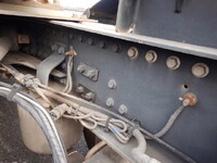 UDトラックスクオントレーラーヘッド（トラクターヘッド）大型（10t）[写真09]