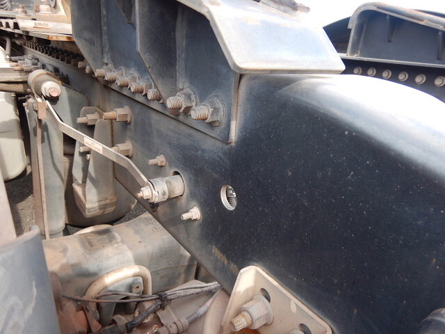 UDトラックスクオントレーラーヘッド（トラクターヘッド）大型（10t）[写真09]