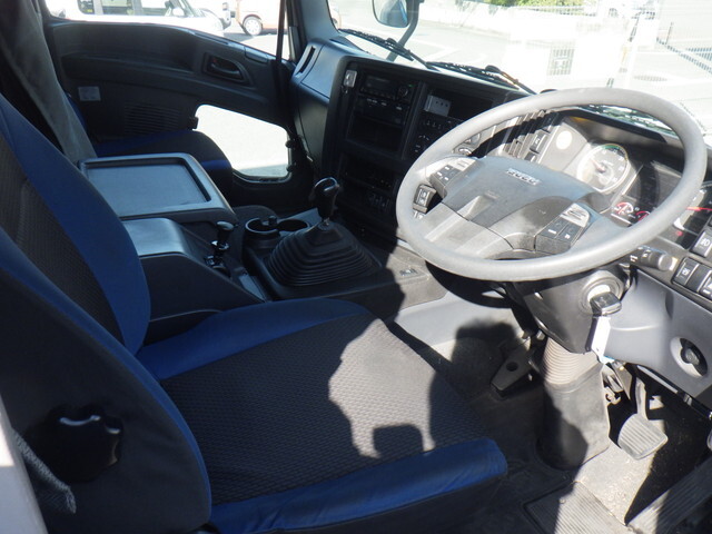 いすゞギガアルミウイング大型（10t）[写真06]