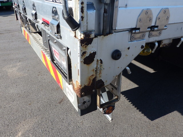 日野プロフィア平ボディ大型（10t）[写真16]