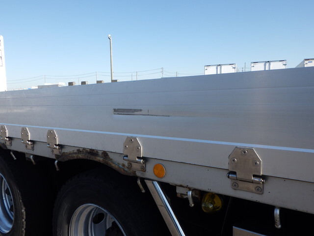 日野プロフィア平ボディ大型（10t）[写真18]