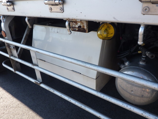 日野プロフィア平ボディ大型（10t）[写真20]