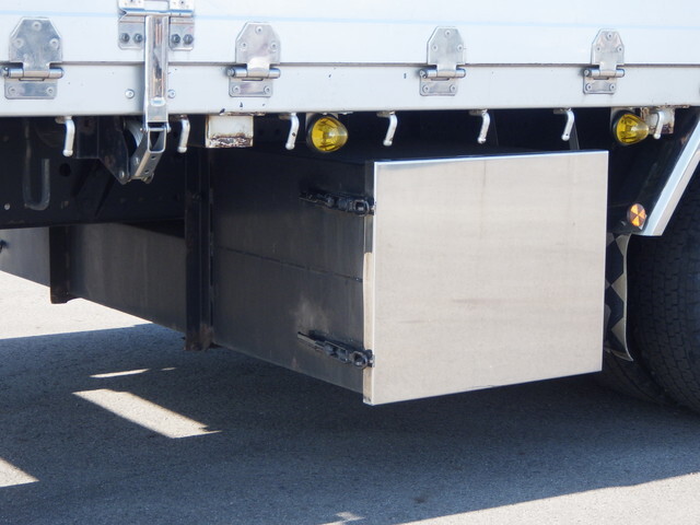 日野プロフィア平ボディ大型（10t）[写真24]