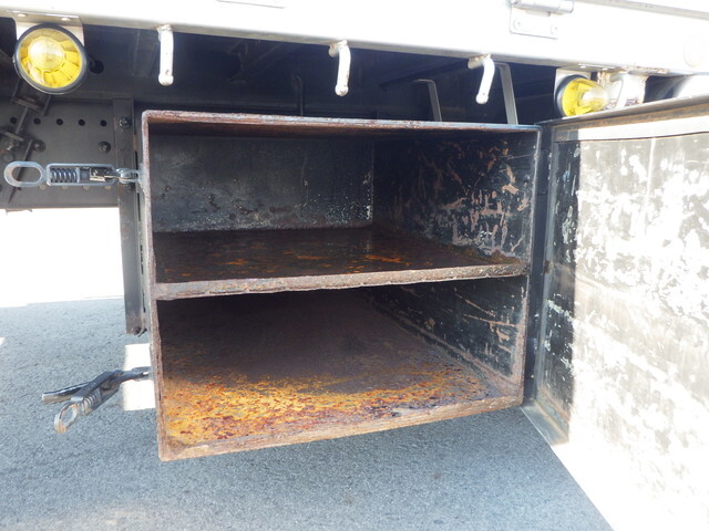 日野プロフィア平ボディ大型（10t）[写真25]