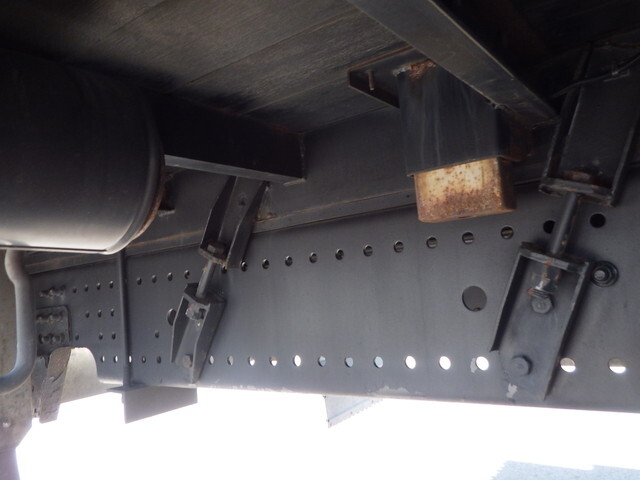 日野プロフィア平ボディ大型（10t）[写真28]