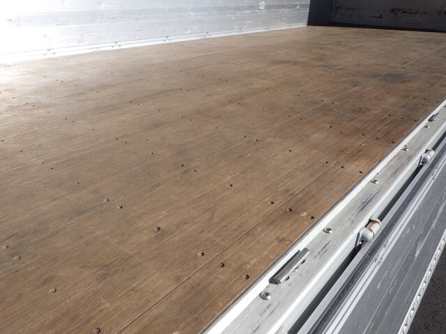 いすゞフォワードアルミウイング中型（4t）[写真15]