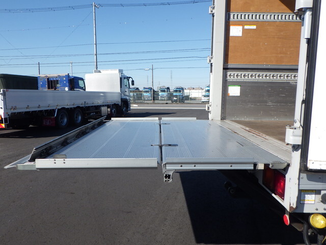 いすゞフォワードアルミウイング中型（4t）[写真28]