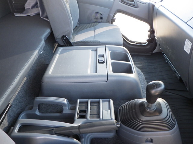 いすゞフォワードアルミウイング中型（4t）[写真36]