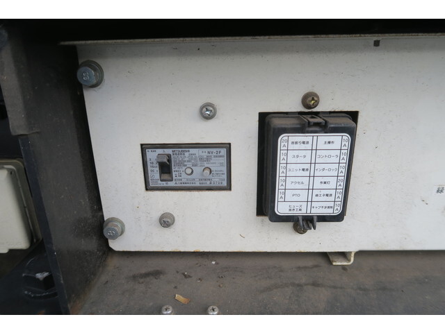 三菱ふそうキャンター高所作業車小型（2t・3t）[写真17]