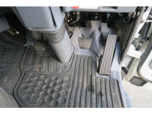 三菱ふそうキャンター高所作業車小型（2t・3t）[写真26]