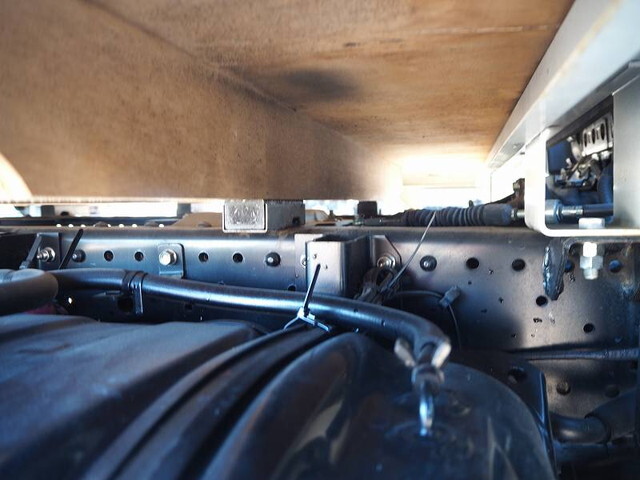 いすゞエルフ平ボディ小型（2t・3t）[写真13]