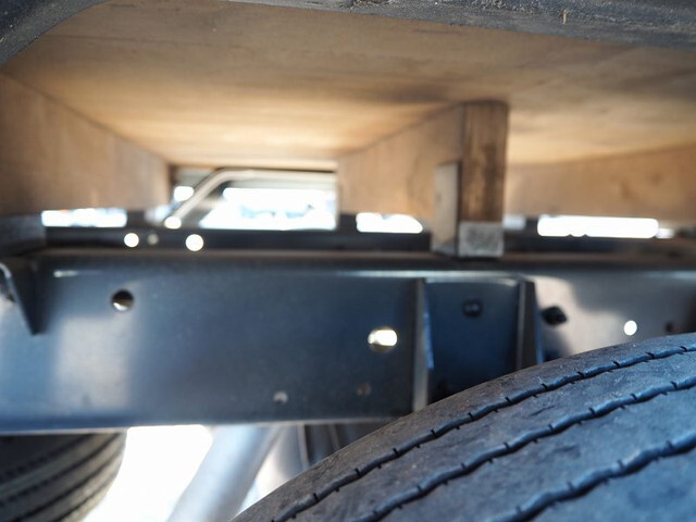 いすゞエルフ平ボディ小型（2t・3t）[写真14]