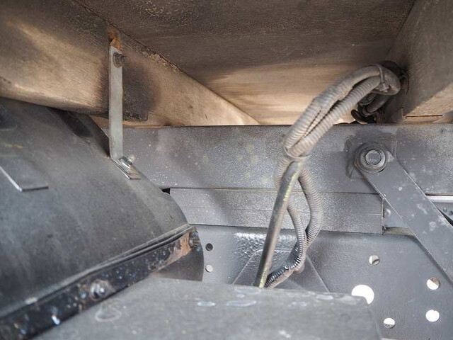 いすゞエルフ平ボディ小型（2t・3t）[写真23]