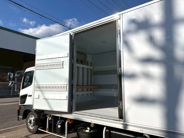 日野レンジャー冷凍車（冷蔵車）中型（4t）[写真12]