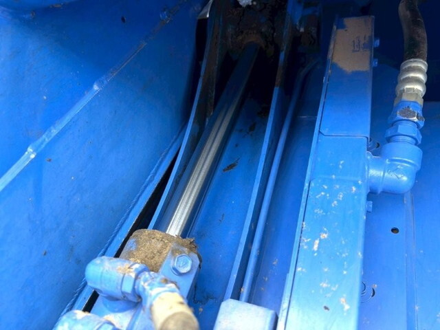 いすゞエルフパッカー車（塵芥車）小型（2t・3t）[写真12]