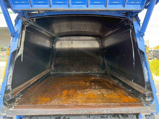 いすゞエルフパッカー車（塵芥車）小型（2t・3t）[写真09]