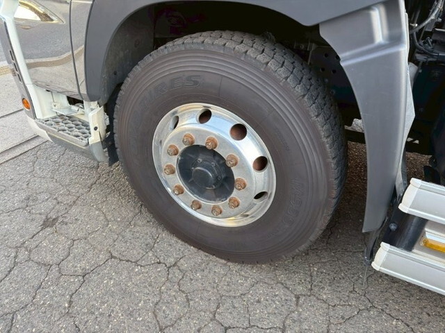 日野プロフィアトレーラーヘッド（トラクターヘッド）大型（10t）[写真12]