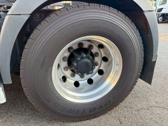 日野プロフィアトレーラーヘッド（トラクターヘッド）大型（10t）[写真13]