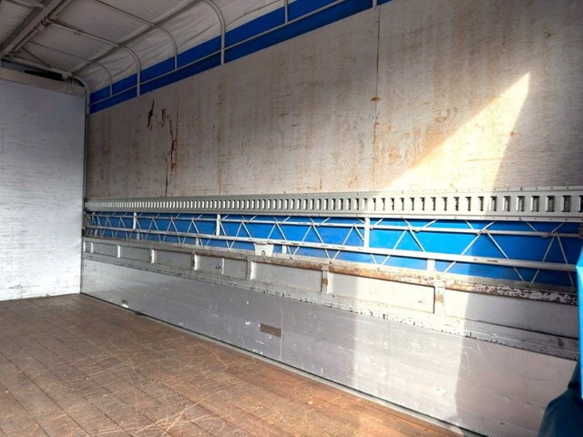 日野デュトロ幌ウイング小型（2t・3t）[写真12]