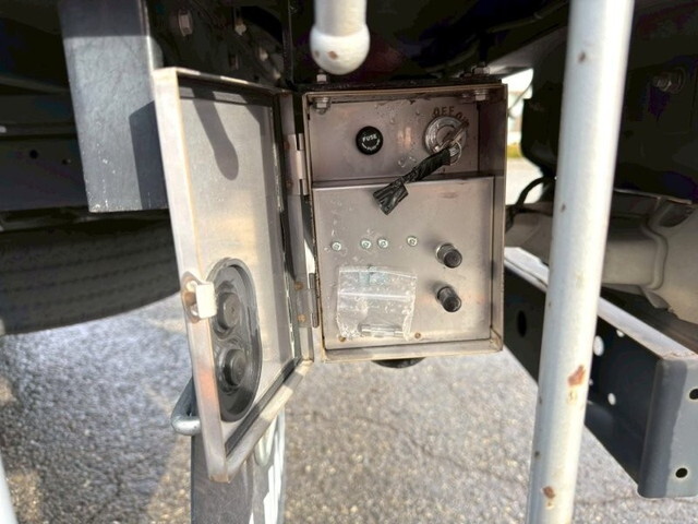 日野デュトロ幌ウイング小型（2t・3t）[写真13]