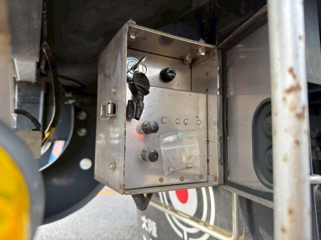 日野デュトロ幌ウイング小型（2t・3t）[写真14]