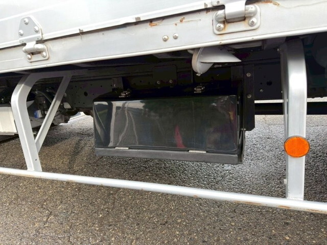 日野デュトロ幌ウイング小型（2t・3t）[写真17]