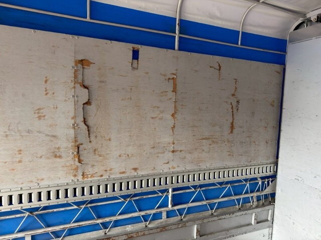 日野デュトロ幌ウイング小型（2t・3t）[写真24]