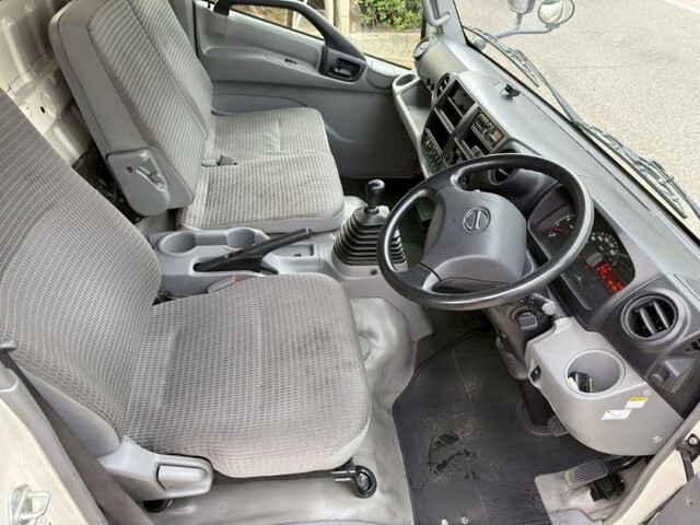 日野デュトロ幌ウイング小型（2t・3t）[写真30]