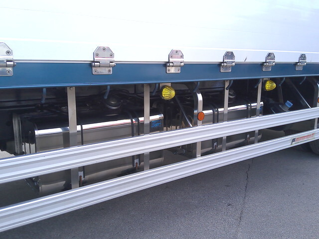 三菱ふそうファイターアルミブロック中型（4t）[写真10]