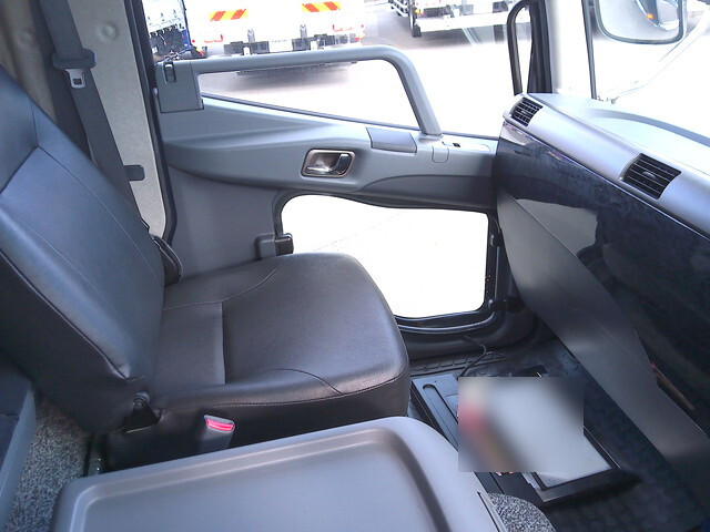 三菱ふそうファイターアルミブロック中型（4t）[写真28]